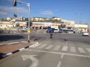  بالصور: الشرطة تغلق دوار فولفسون بيافا لمعالجة جسم مشبوه 